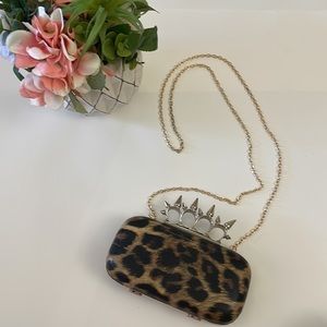 Vintage leopard knuckle rings clutch.